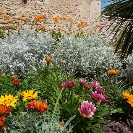 Le Logis Du Medoc Hotel Saint-Yzans-de-Médoc Екстериор снимка