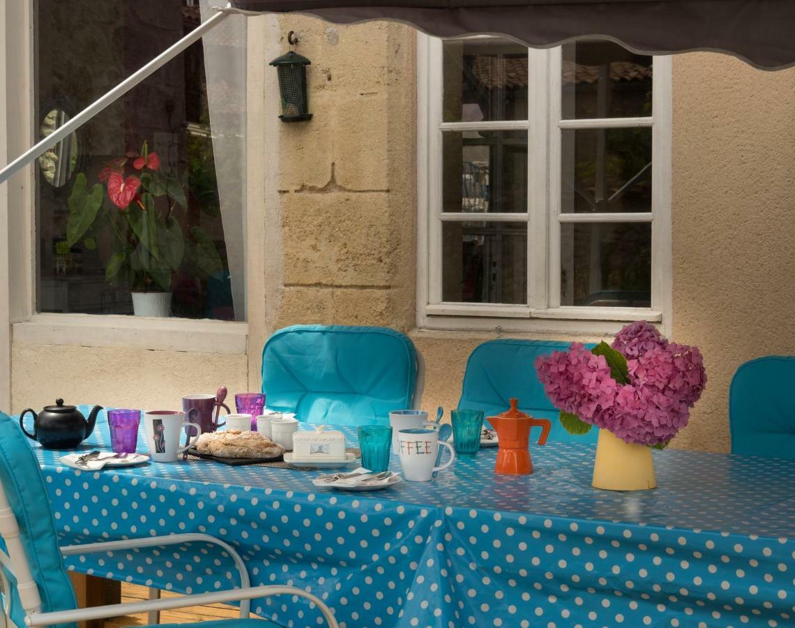 Le Logis Du Medoc Hotel Saint-Yzans-de-Médoc Екстериор снимка