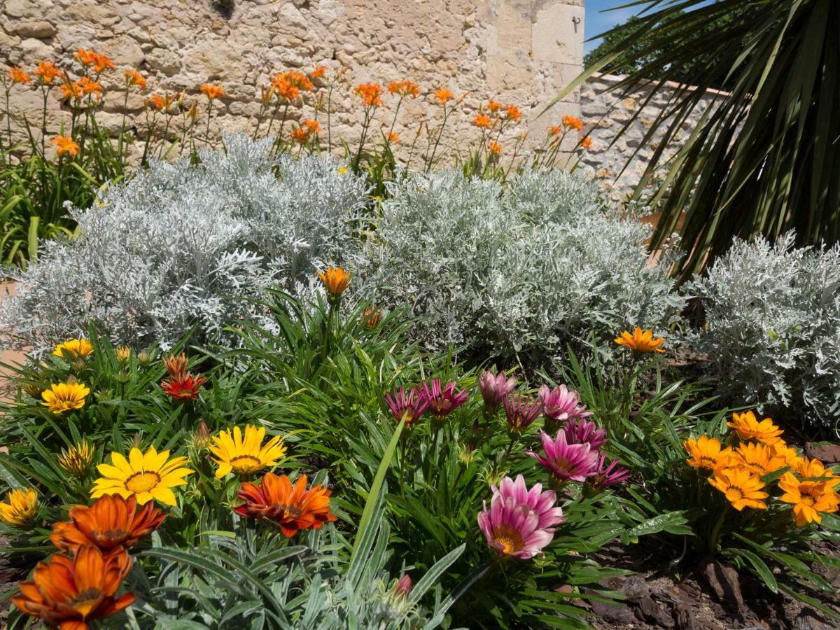 Le Logis Du Medoc Hotel Saint-Yzans-de-Médoc Екстериор снимка